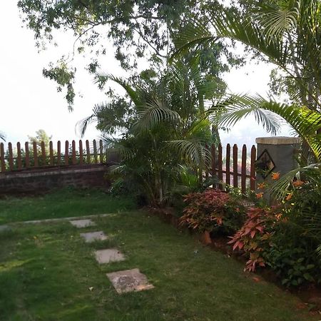 Inaya Bungalow Villa Панчгани Екстериор снимка